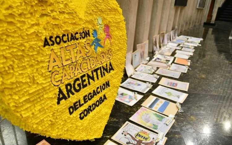 Imagen de personas con altas capacidades participando en una actividad