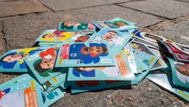Niños del Hospital Infantil recibiendo álbum de figuritas del Mundial 2026 durante la campaña solidaria en Córdoba