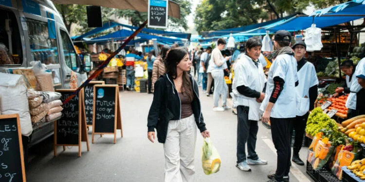 Puesto de la nueva Feria Franca en Cerro de las Rosas frente al Parque de las Naciones