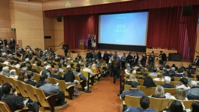 Gobernador Llaryora con estudiantes y maestros en el campus de la UTN
