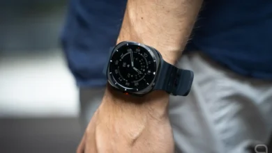 Reloj Samsung Galaxy Watch mostrando pantalla negra tras intentar reiniciar por cambio de zona horaria