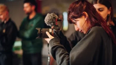 Estudiantes universitarios participando en el programa CREADORES