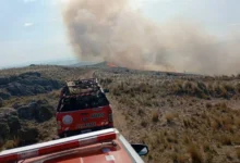 Aviones hidrantes combaten incendio forestal en Villa de Soto
