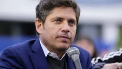 Familia argentina preocupada por sus deudas