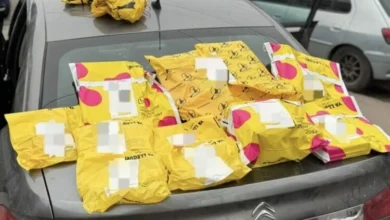 Policía de Córdoba recuperando vehículo sustraído en Villa Urquiza