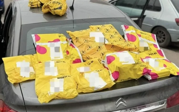 Policía de Córdoba recuperando vehículo sustraído en Villa Urquiza