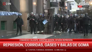 Manifestantes y periodistas enfrentan la represión policial en el Congreso