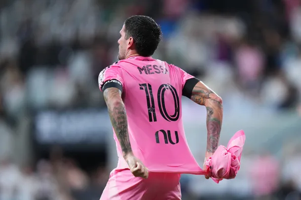 Rodrigo De Paul celebra su gol con un homenaje a Lionel Messi