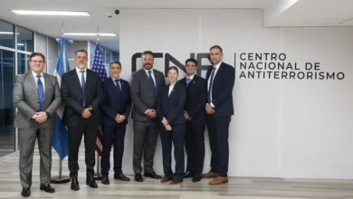 Representantes de la SIDE y el FBI durante una reunión para discutir la lucha contra el terrorismo y el crimen organizado