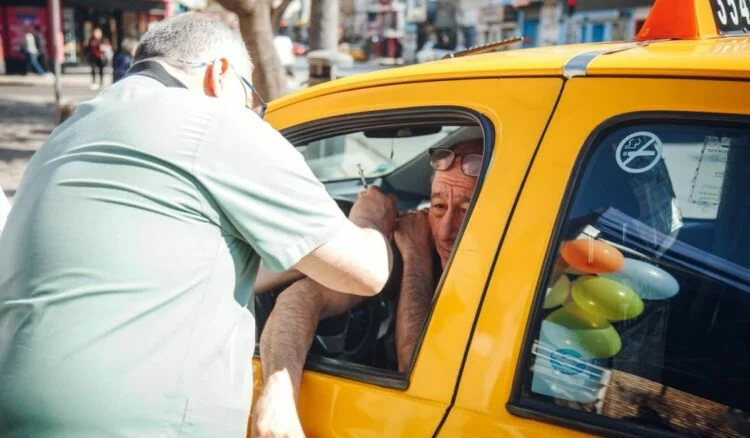 Intendente Daniel Passerini inspecciona la jornada de vacunación autovac en la DEM Centro