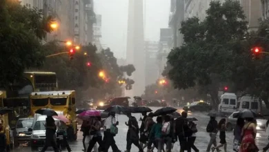 Imagen de un cielo nublado con lluvia en el AMBA