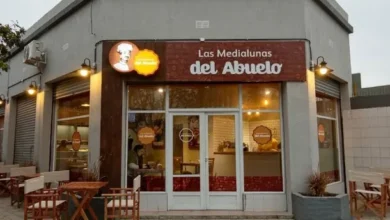 Un local de medialunas cerrado en Pilar, Argentina