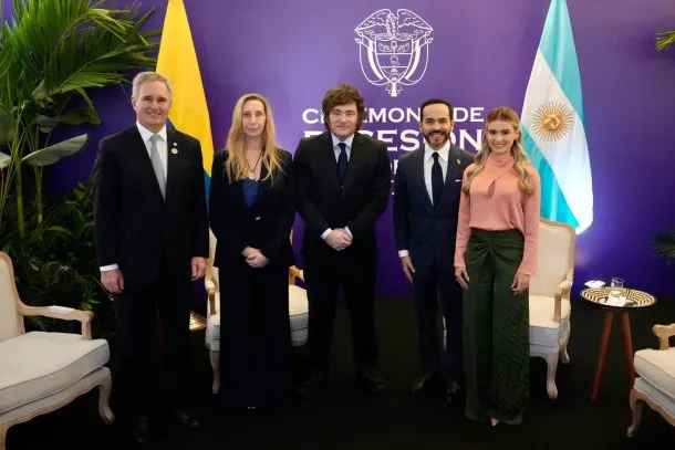 Javier Milei y Abelardo De la Espriella durante la toma de posesión en Colombia