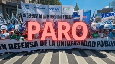 Manifestación de docentes universitarios durante el paro nacional en Argentina