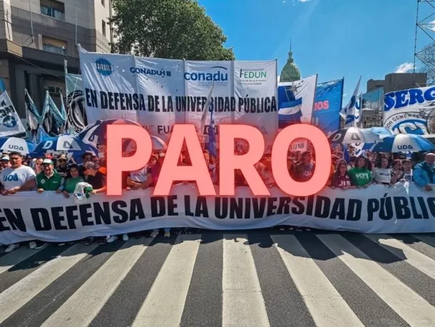 Manifestación de docentes universitarios durante el paro nacional en Argentina