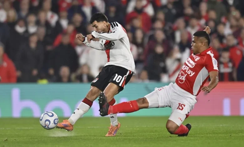 Hincha de River fallece tras colapso en la Tribuna del Monumental durante la tanda de penales contra Santa Fe