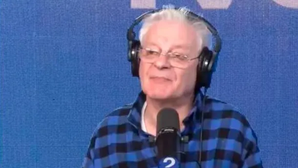 Imágenes de Salomón 'Lalo' Wainberg en su programa de radio
