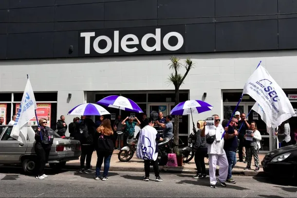 Imagen de una sucursal de Toledo con una venta de liquidación