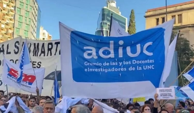 Manifestación de docentes universitarios en Córdoba durante el paro del 8 de septiembre
