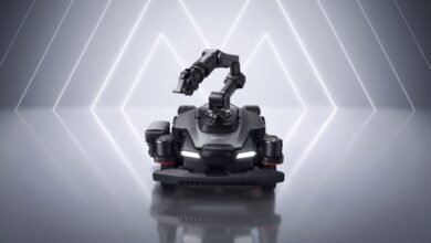 AstraX robot cortacésped con brazo robótico e IA en exposición en la feria IFA 2026