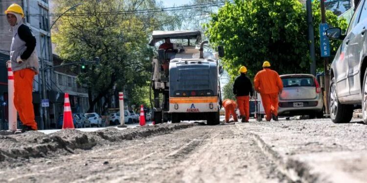 Obra de repavimentación en la Avenida Vélez Sarsfield, Córdoba