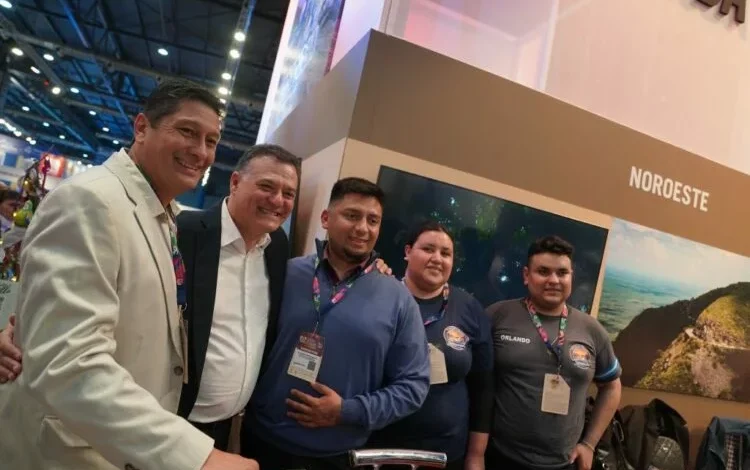 Stand de Córdoba en la FIT 2026, Buenos Aires, con exhibiciones del Camino de Brochero y la ruta del Queso