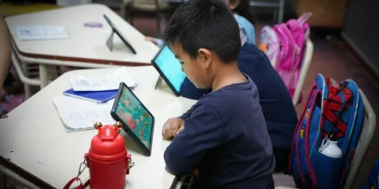 Estudiantes de escuelas municipales de Córdoba compitiendo en la Olimpiada Matific LATAM
