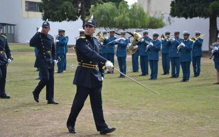 Jóvenes cadetes en la Escuela Comodoro Salustiano Pérez Estévez, Córdoba