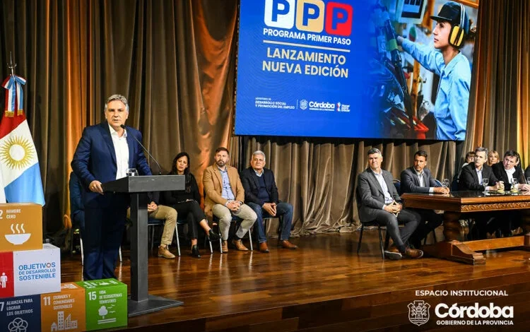 Lanzamiento del Programa Primer Paso con jóvenes cordobeses en la sede del Ministerio de Desarrollo Social