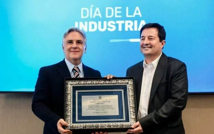Gobernador Martín Llaryora anunciando la ampliación del régimen Ingresos Brutos Cero en la sede de la UIC