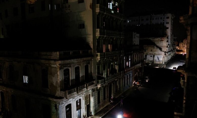 Calle de La Habana sumida en la oscuridad durante el apagón nacional de 2026