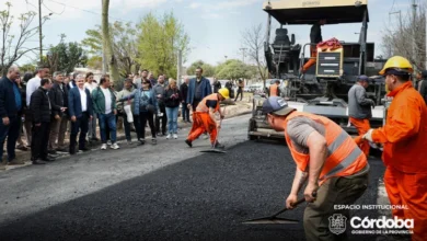 Obras de pavimentación y tuberías de la red cloacal en el barrio Policial 16 de Noviembre, Córdoba