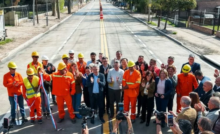 Primer tramo de la obra vial y cloacal en la avenida Enrique Bodereau, Villa Allende