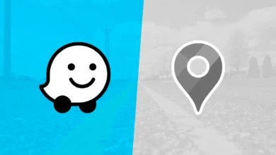 Pantalla de Android Auto con alertas de radares de Waze mientras se conduce por el centro de Córdoba