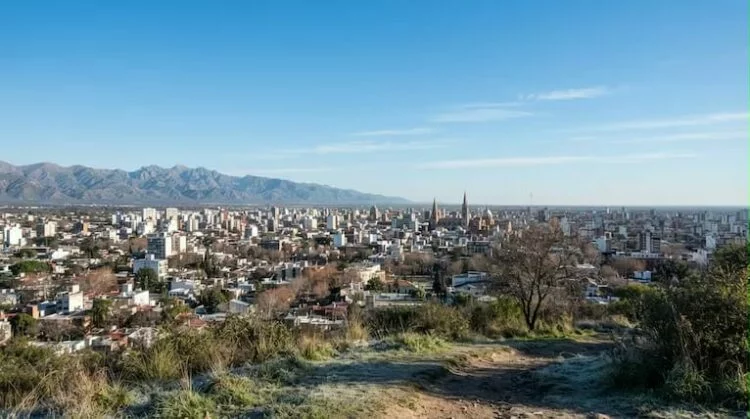 Cielo parcialmente nublado y temperaturas frescas en Córdoba el 6 de septiembre