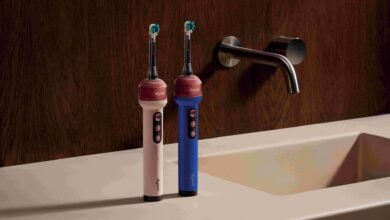 Cepillo eléctrico Dyson CameraJet con cámara integrada y sistema de irrigación dental