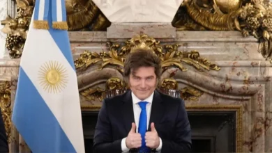 Presidente Javier Milei frente a la cámara durante la cadena nacional sobre las Malvinas
