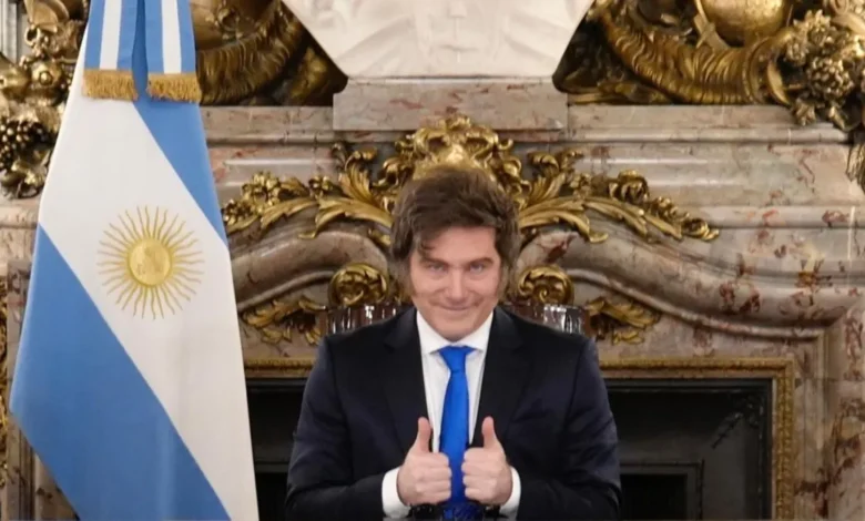 Presidente Javier Milei frente a la cámara durante la cadena nacional sobre las Malvinas