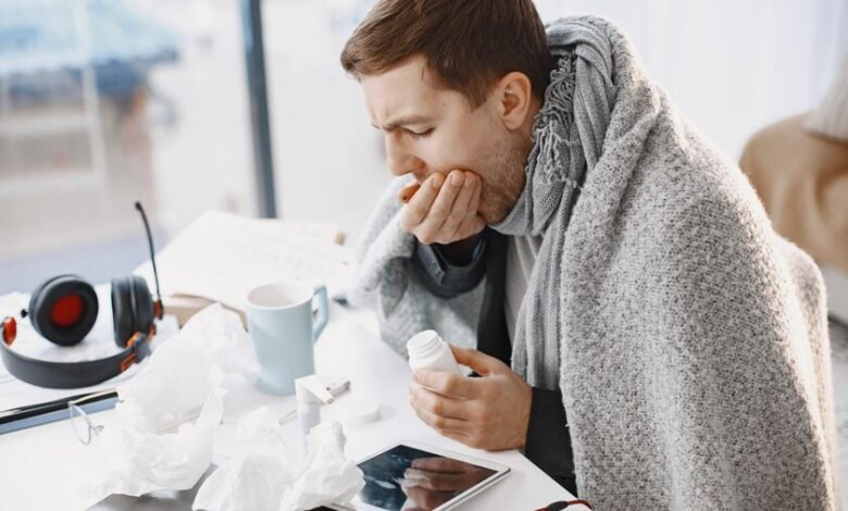 Gráfica que muestra el aumento de casos de COVID y gripe al iniciar el otoño