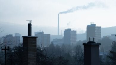 Ciudad de Córdoba bajo una capa densa de smog y partículas contaminantes