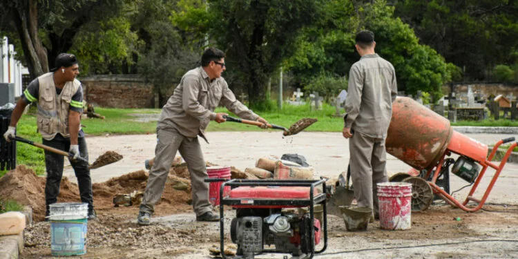 Obra de renovación del Cementerio San Vicente en Córdoba, con nuevos techos y guardia urbana