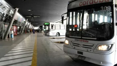 Terminal de ómnibus de Córdoba con cartel de tarifas actualizado