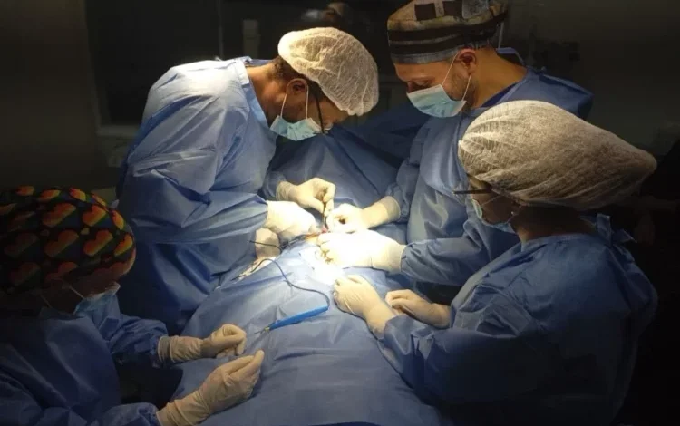 Cirujanos del Hospital Niño Jesús realizan una colecistectomía pediátrica asistida por fluorescencia con ICG