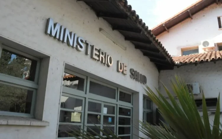 Agentes de salud del Ministerio de Salud de Córdoba recibiendo la Asignación Estímulo
