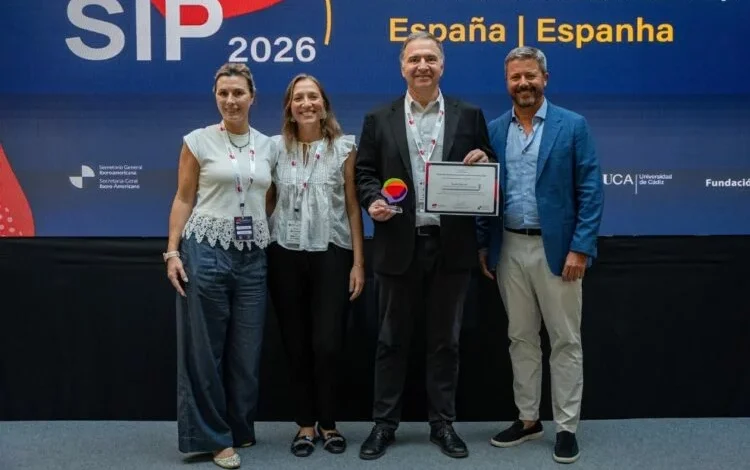 Premiación de la Distinción Iberoamericana a Puentes Digitales en Cádiz, España